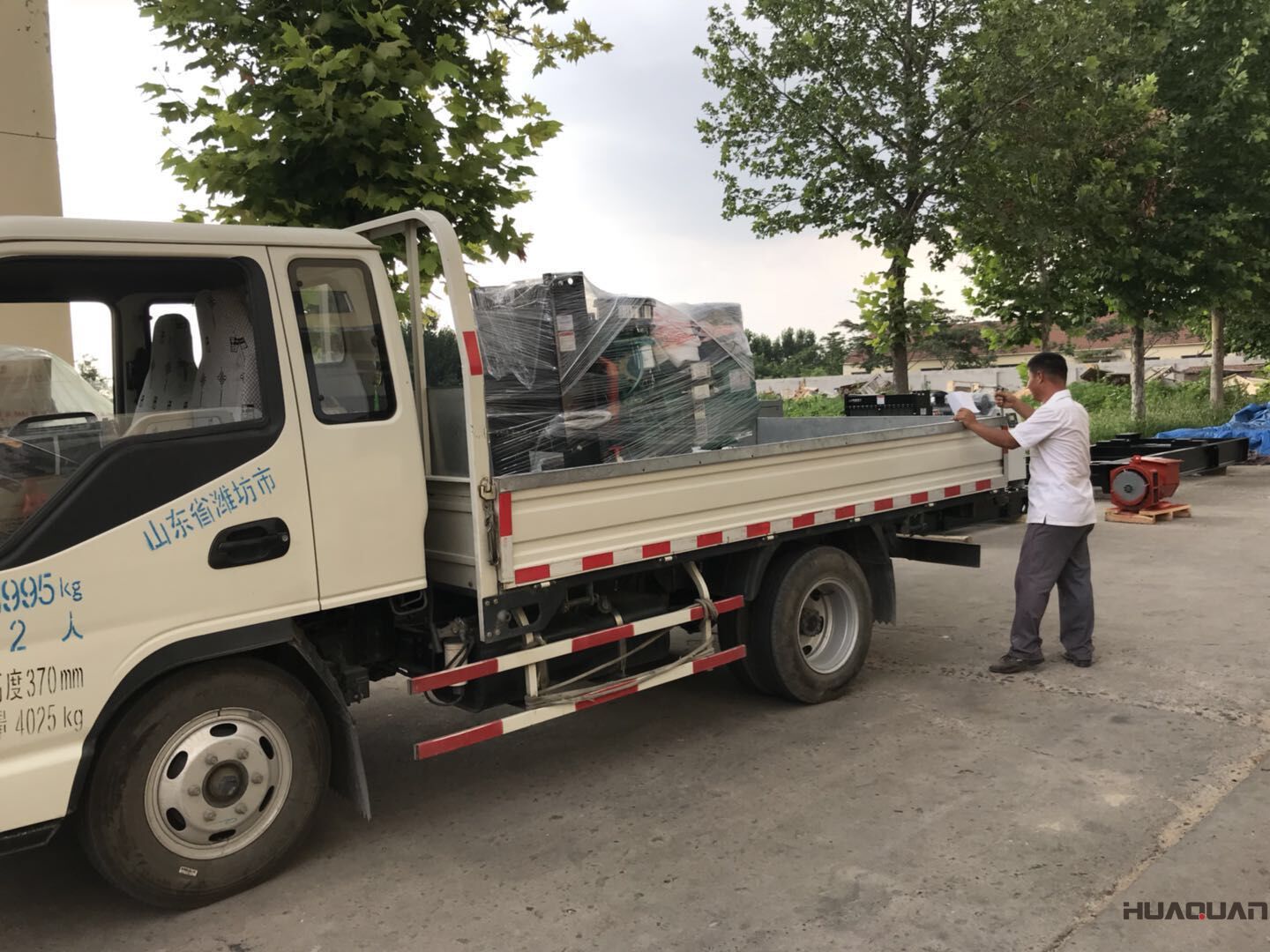 一臺HQ50GF標(biāo)配型柴油發(fā)電機(jī)組于7月16號發(fā)往內(nèi)蒙古自治區(qū)