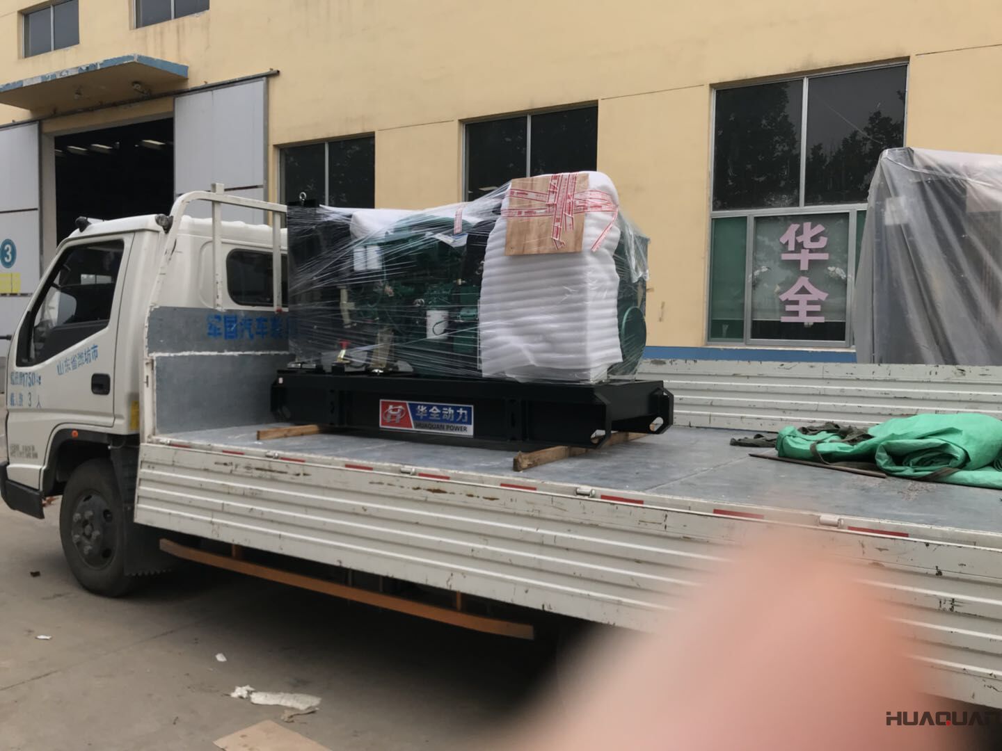 8月9日，一臺50kw標(biāo)配柴油發(fā)電機組從華全動力順利發(fā)往河北