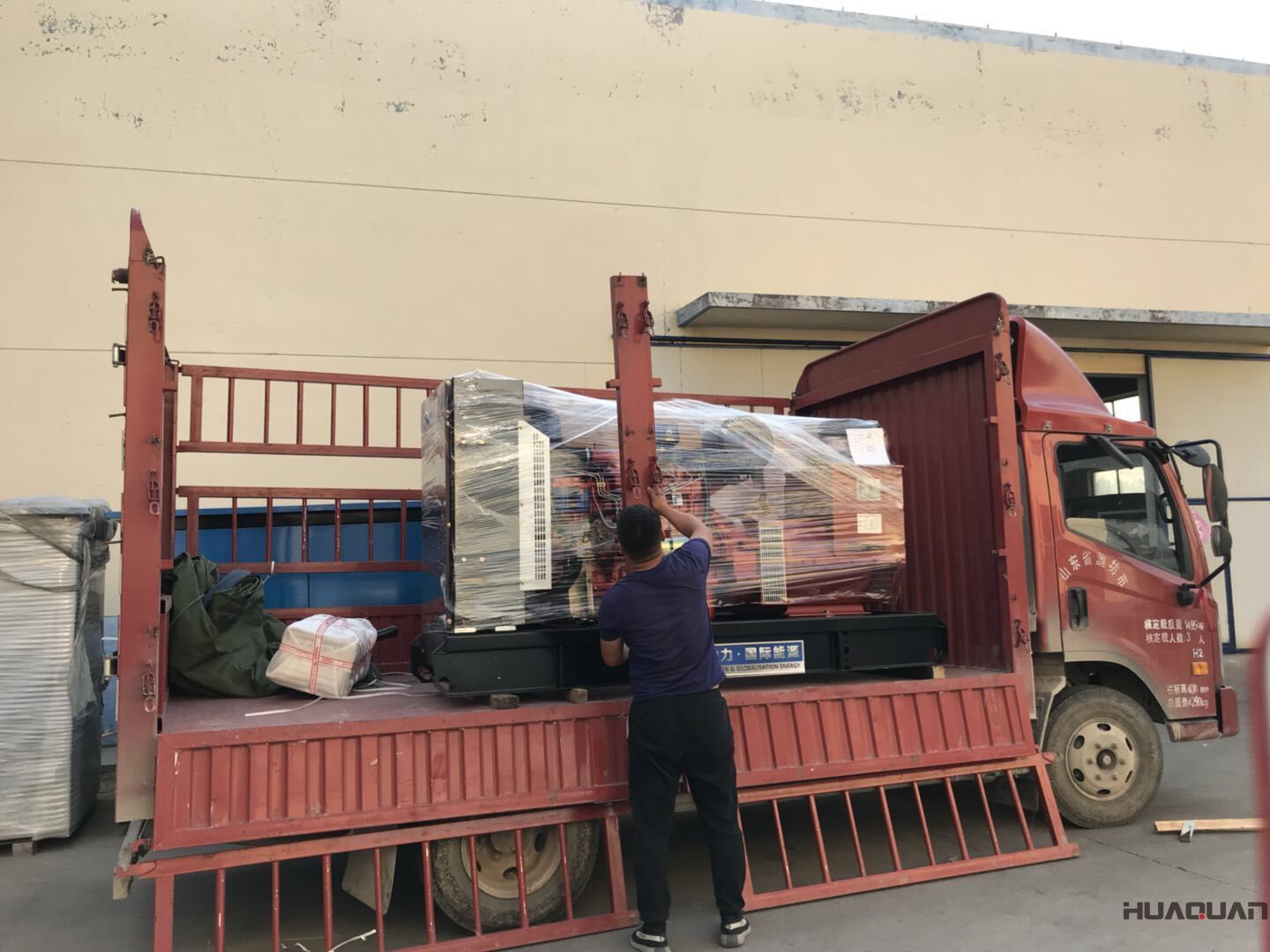 一臺(tái)30kw標(biāo)配柴油發(fā)電機(jī)組于8月22日順利發(fā)往江蘇省