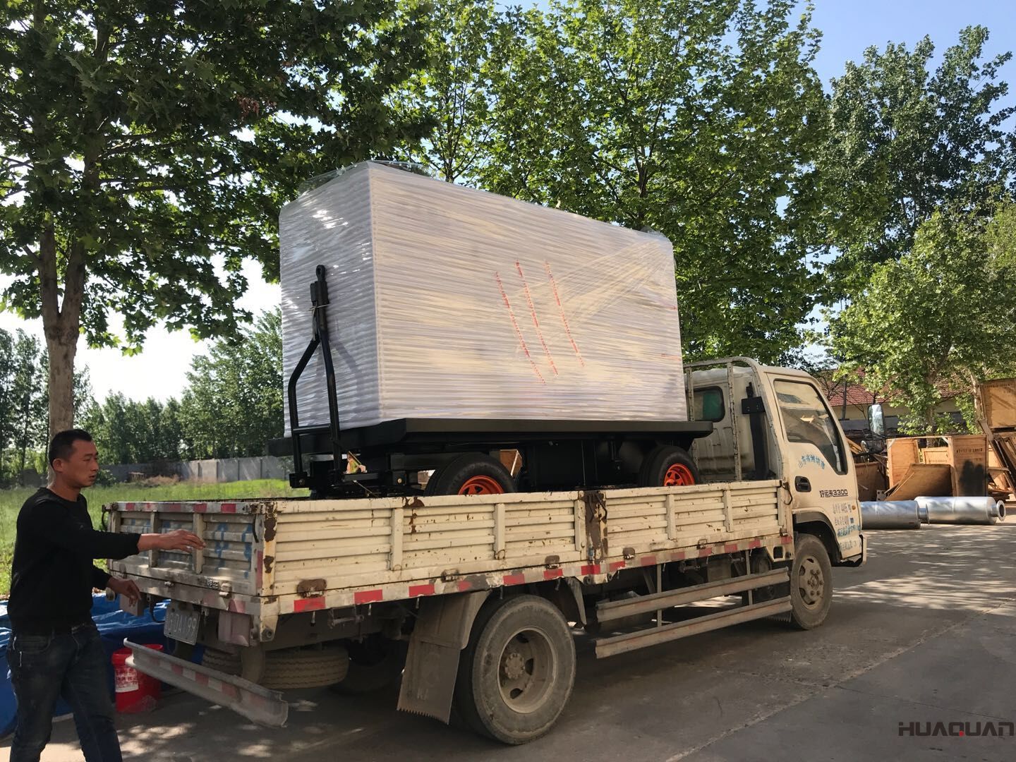 一臺(tái)150kw移動(dòng)靜音拖車柴油發(fā)電機(jī)組于8月31日順利發(fā)往浙江省