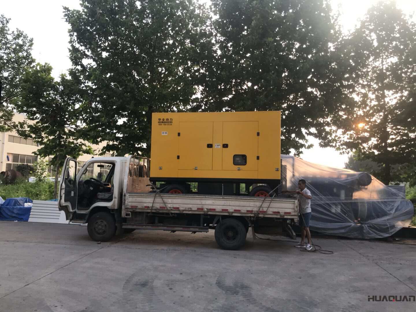 發(fā)貨了！9月19日一臺300kw移動靜音拖車型柴油發(fā)電機組已發(fā)往安徽