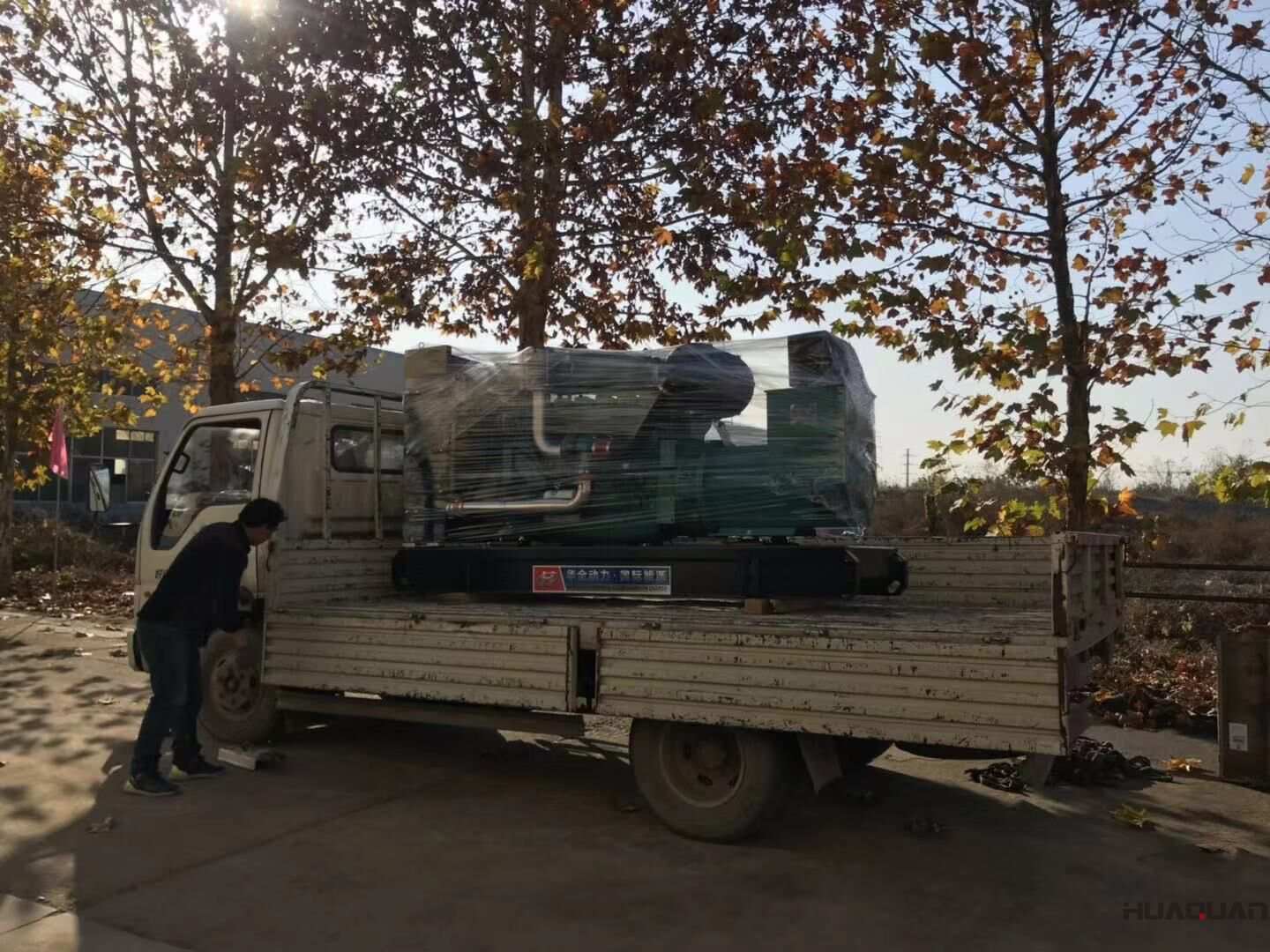 11月13日，河南陳先生從華全動力采購了一臺230kw標配柴油發(fā)電機組，現(xiàn)在已經順利發(fā)往目的地