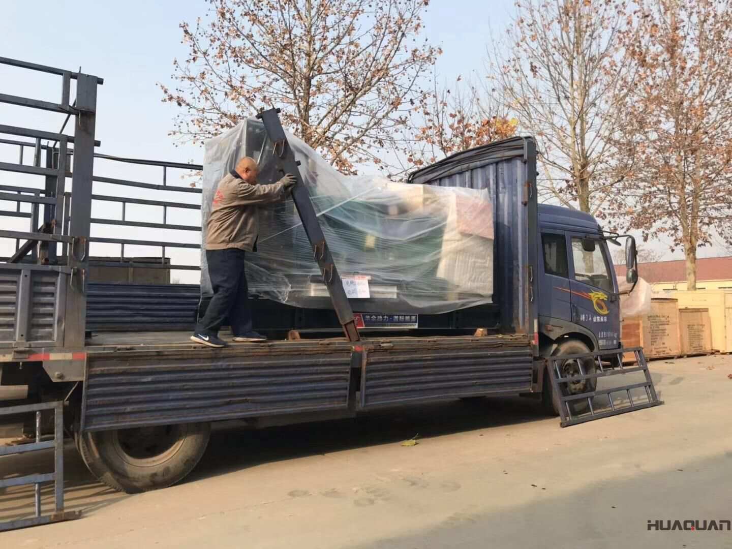 11月24日，一臺400kw立柜四保護柴油發電機組從華全動力順利發往遼寧省