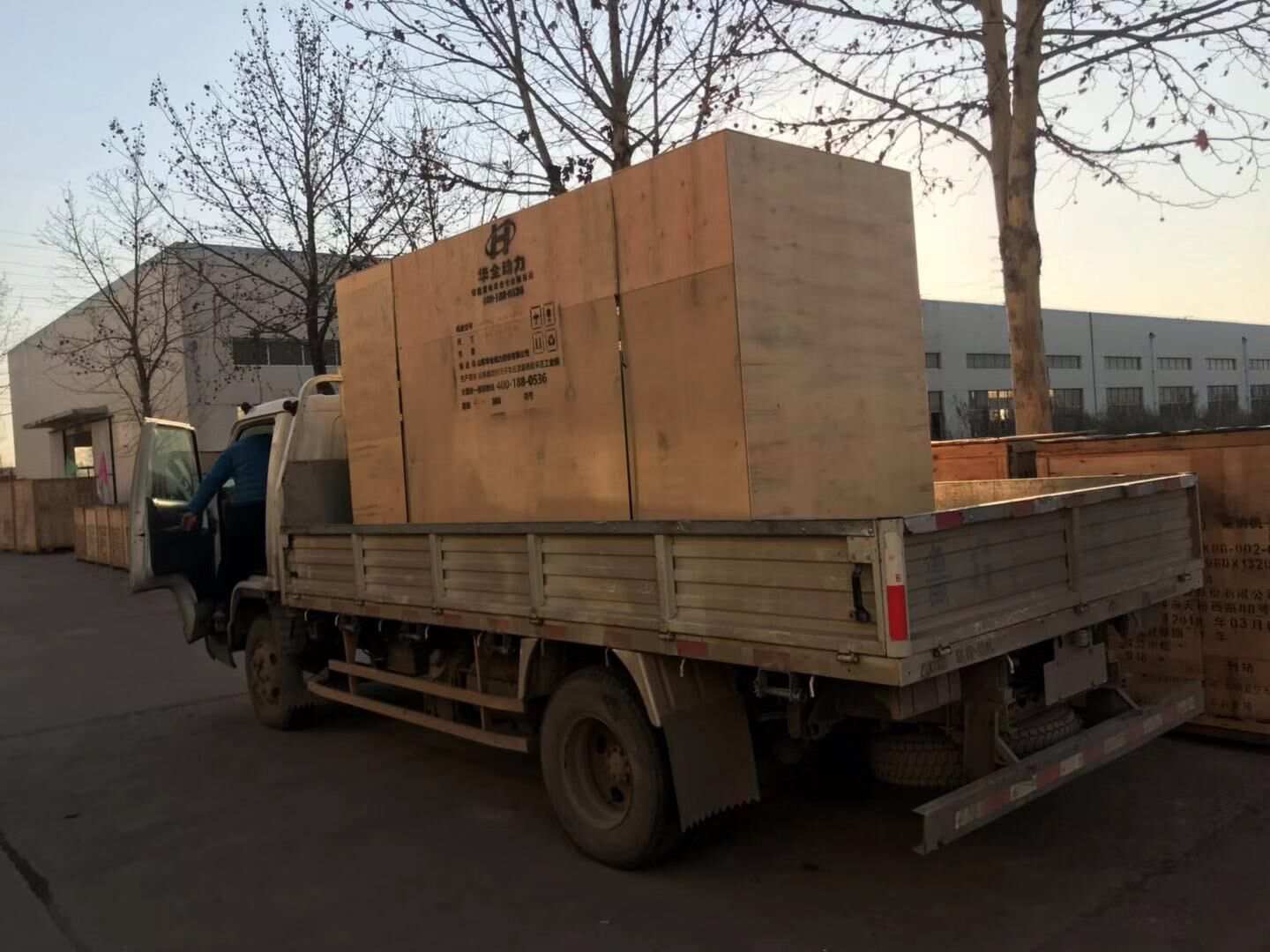 12月22日，一臺300kw靜音箱柴油發電機組從華全動力順利發往甘肅省