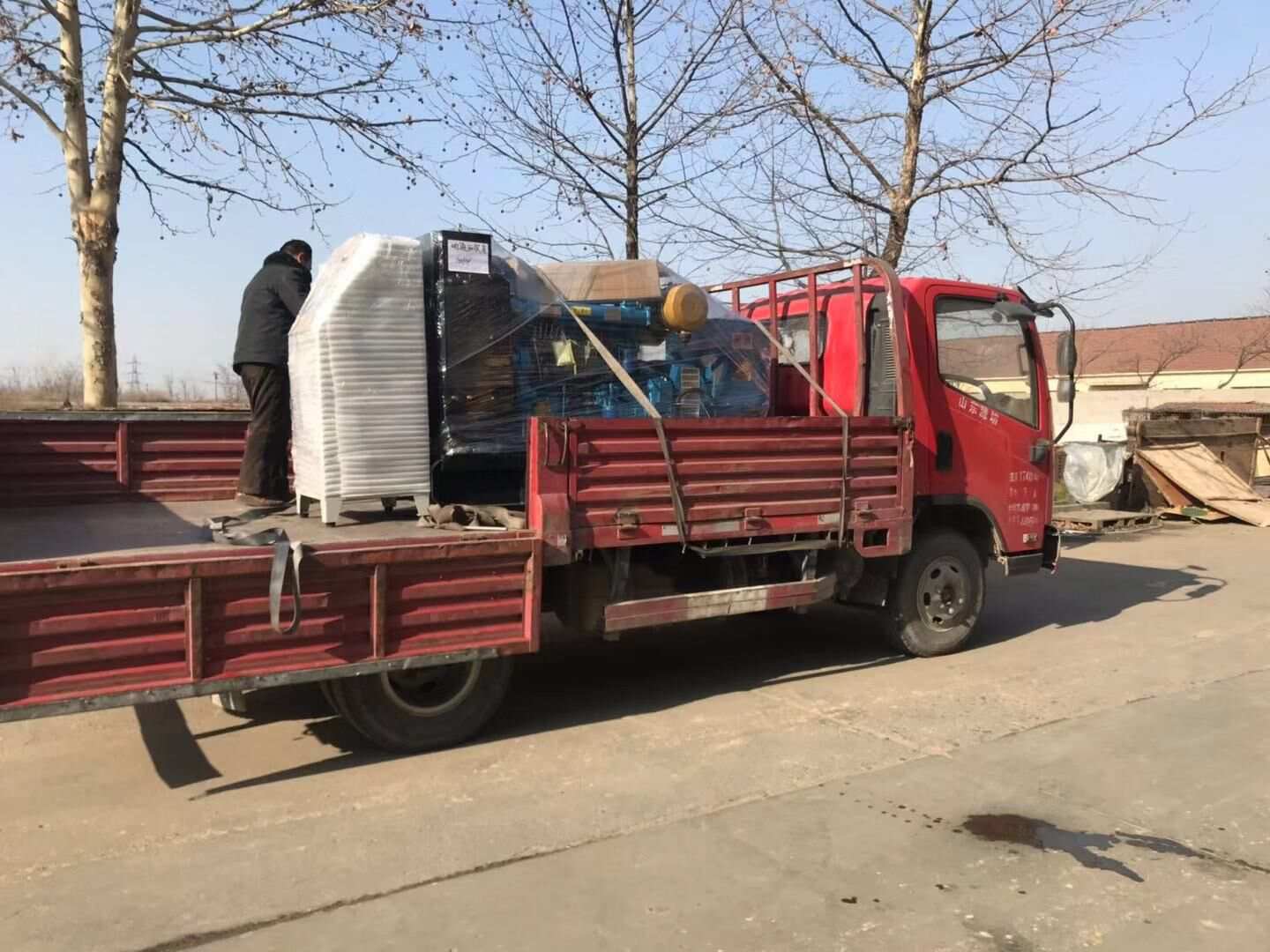 山東省于先生從華全動力采購的250kw自動化柴油發(fā)電機(jī)組于1月29日順利發(fā)往目的地