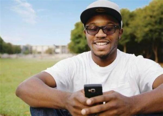 非洲電力設施不足，手機卻大量使用，主要靠這3種方法進行充電